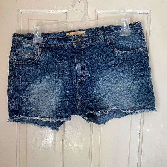 Denim shorts - Picture 1 of 3